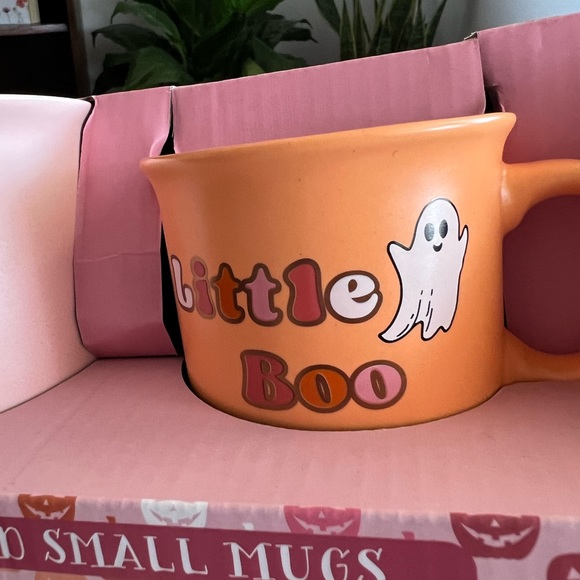 🎃Cobwebs and Cualdrons Halloween Ghost Set of Large and small mugs - Picture 6 of 9